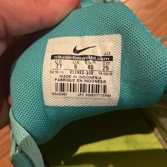 Nike Shoes - Picture 3 of 3